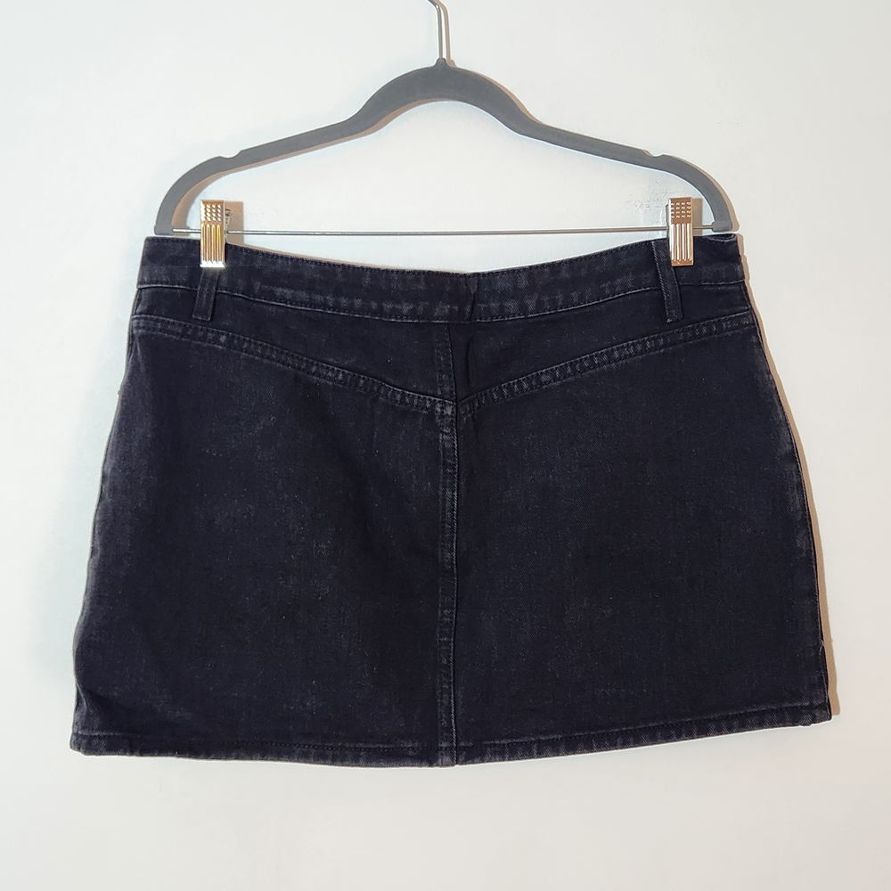 PrettyLittleThing Black Denim Cargo Mini Skirt Size 10 NWT - Picture 2 of 8